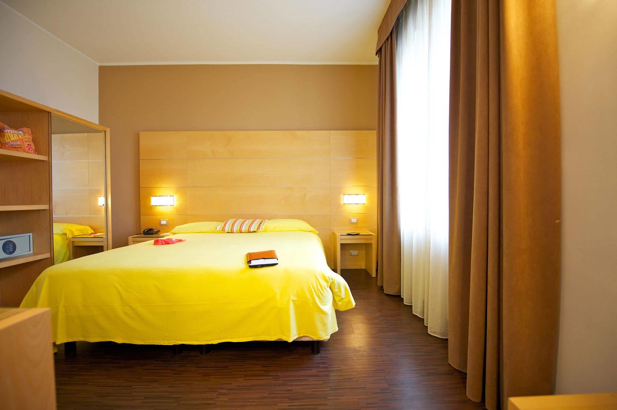 Ibis Styles Parma Toscanini Exterior foto